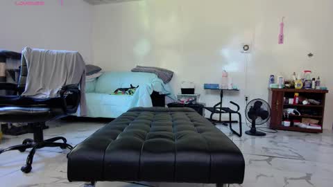 Snapshot of jjjust4fun1985 chatting on 09/19/25, 07:47 Nicole Allen online show from 09/19/25, 07:47