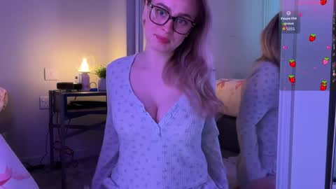 Snapshot of jjulietterose chatting on 05/07/26, 08:42 Juliette Rose online show from 05/07/26, 08:42