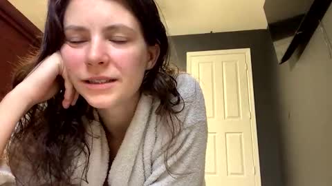 jlynn1997 online show from 12/01/25, 02:11