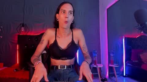 Joa Isaza     online show from 01/19/25, 07:25