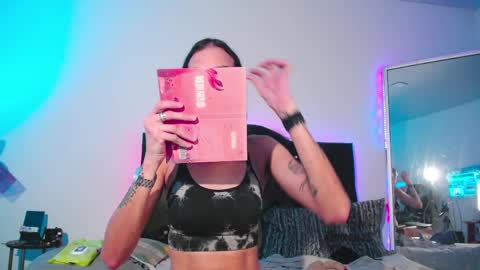 Joa Isaza     online show from 04/01/26, 06:47