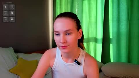 Snapshot of joancrumpton chatting on 09/23/25, 01:19 Alice in the country of dreams online show from 09/23/25, 01:19