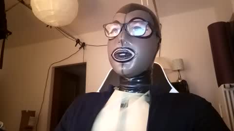 Snapshot of joanesxfree chatting on 02/03/25, 10:00 The sweetest toy online show from 02/03/25, 10:00