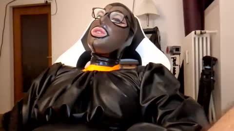 Snapshot of joanesxfree chatting on 09/11/25, 06:08 The sweetest toy online show from 09/11/25, 06:08