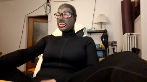 Snapshot of joanesxfree chatting on 09/17/25, 07:15 The sweetest toy online show from 09/17/25, 07:15