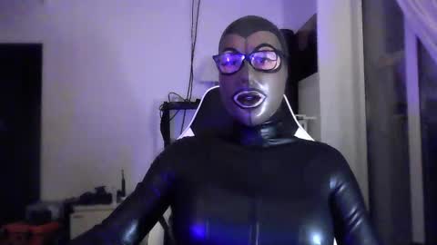 Snapshot of joanesxfree chatting on 10/25/25, 06:02 The sweetest toy online show from 10/25/25, 06:02