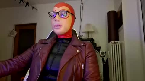 Snapshot of joanesxfree chatting on 11/13/25, 09:36 The sweetest toy online show from 11/13/25, 09:36