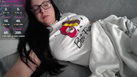 Snapshot of joanna_cw chatting on 10/19/25, 06:25 Jo online show from 10/19/25, 06:25