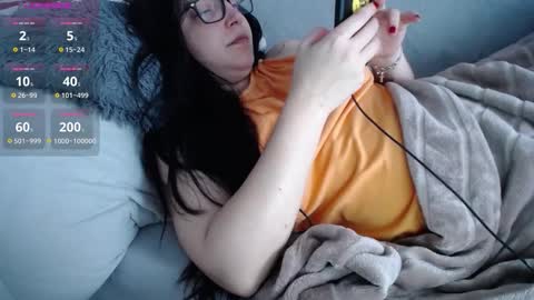 Snapshot of joanna_cw chatting on 11/13/25, 10:25 Jo online show from 11/13/25, 10:25