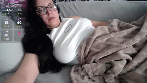 Snapshot of joanna_cw chatting on 11/17/25, 10:21 Jo online show from 11/17/25, 10:21