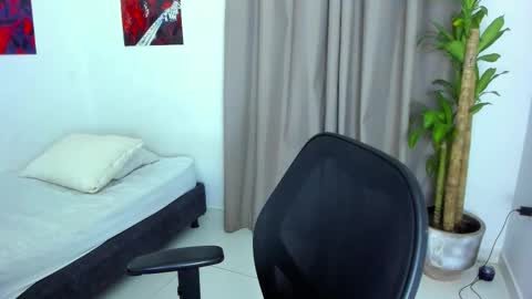 Snapshot of joe23___ chatting on 12/14/25, 02:17 Joe online show from 12/14/25, 02:17