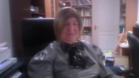 Snapshot of joelatex chatting on 10/15/25, 08:36 Joelatex online show from 10/15/25, 08:36