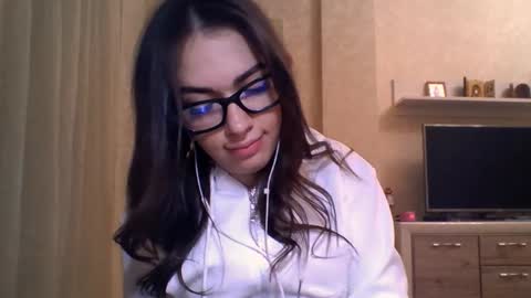 Jennifer online show from 11/03/25, 07:37