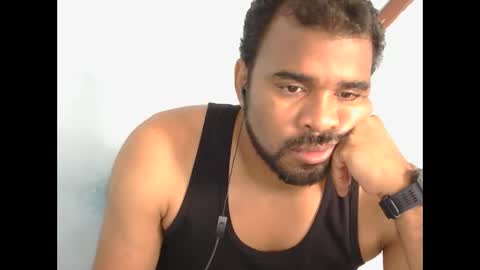 Snapshot of johan2222222222 chatting on 11/05/25, 01:44 johan2222222222 online show from 11/05/25, 01:44