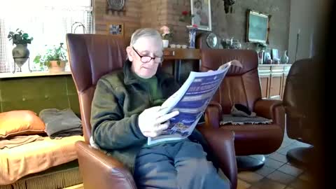 Snapshot of johan7_heet chatting on 12/11/24, 01:28 johan7 heet online show from 12/11/24, 01:28