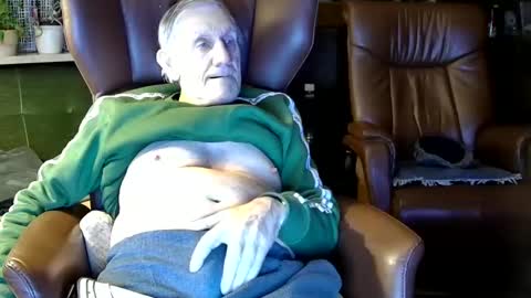 Snapshot of johan7_heet chatting on 12/11/24, 04:31 johan7 heet online show from 12/11/24, 04:31