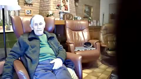 Snapshot of johan7_heet chatting on 12/13/24, 05:00 johan7 heet online show from 12/13/24, 05:00