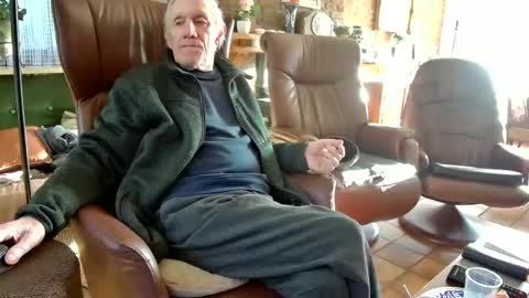 Snapshot of johan7_heet chatting on 01/13/25, 01:28 johan7 heet online show from 01/13/25, 01:28