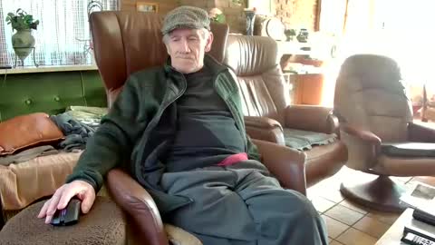 Snapshot of johan7_heet chatting on 02/19/25, 02:23 johan7 heet online show from 02/19/25, 02:23