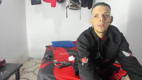 johan_and_antonella online show from 04/01/26, 05:41