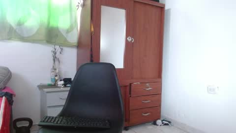 Snapshot of johan_kitten chatting on 05/24/26, 02:00 johan online show from 05/24/26, 02:00