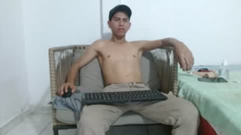 Snapshot of johan_kitten chatting on 06/12/26, 11:25 johan online show from 06/12/26, 11:25