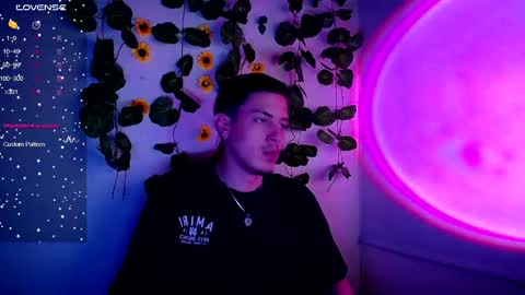 Snapshot of johan_parker222 chatting on 09/25/25, 11:19 johan_parker222 online show from 09/25/25, 11:19