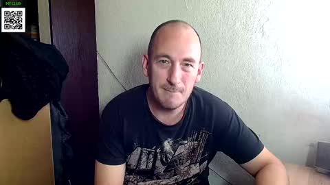 Snapshot of johanbarker chatting on 12/11/24, 05:04 Johan online show from 12/11/24, 05:04