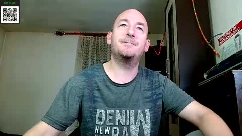 Snapshot of johanbarker chatting on 12/13/24, 07:47 Johan online show from 12/13/24, 07:47