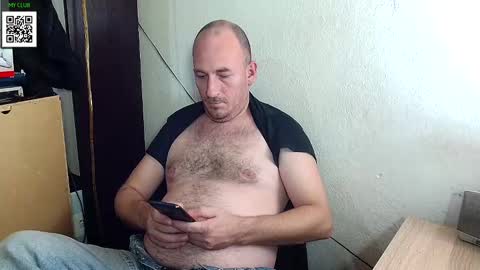 Snapshot of johanbarker chatting on 12/24/24, 02:22 Johan online show from 12/24/24, 02:22