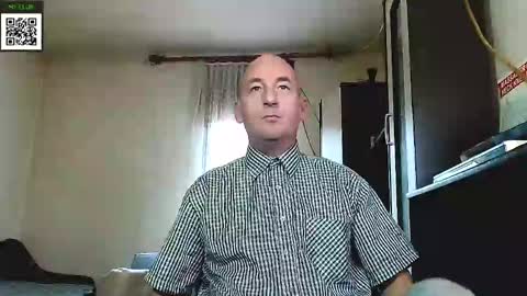 Snapshot of johanbarker chatting on 12/28/24, 01:17 Johan online show from 12/28/24, 01:17