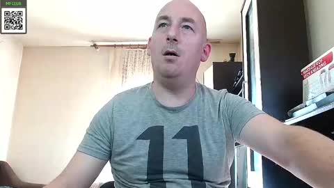 Snapshot of johanbarker chatting on 01/31/25, 12:18 Johan online show from 01/31/25, 12:18