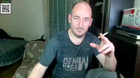 Snapshot of johanbarker chatting on 02/19/25, 11:17 Johan online show from 02/19/25, 11:17