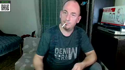 Snapshot of johanbarker chatting on 02/26/25, 07:42 Johan online show from 02/26/25, 07:42