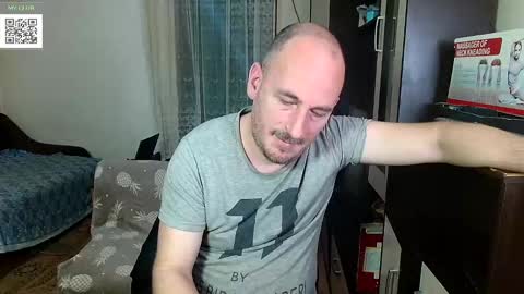 Snapshot of johanbarker chatting on 03/12/25, 10:05 Johan online show from 03/12/25, 10:05