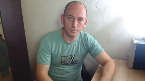 Snapshot of johanbarker chatting on 10/06/25, 10:45 Johan online show from 10/06/25, 10:45