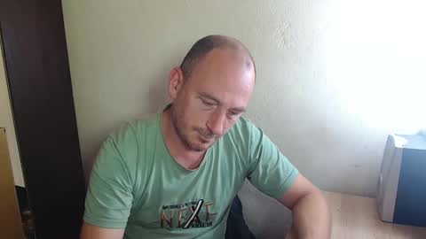 Snapshot of johanbarker chatting on 10/27/25, 12:42 Johan online show from 10/27/25, 12:42