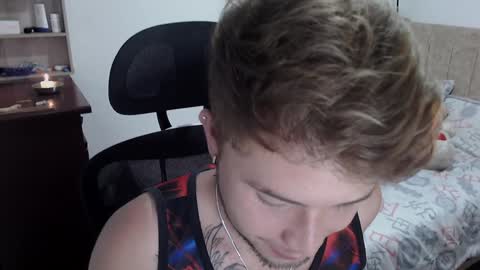 Snapshot of johanleonsweetboy chatting on 12/20/24, 04:42 JOHAN independient model online show from 12/20/24, 04:42