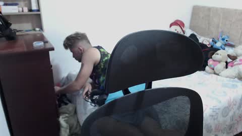 Snapshot of johanleonsweetboy chatting on 12/23/24, 03:29 JOHAN independient model online show from 12/23/24, 03:29