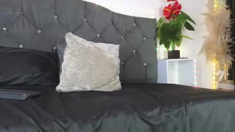 Snapshot of john_and_louis chatting on 07/19/26, 12:09 John online show from 07/19/26, 12:09