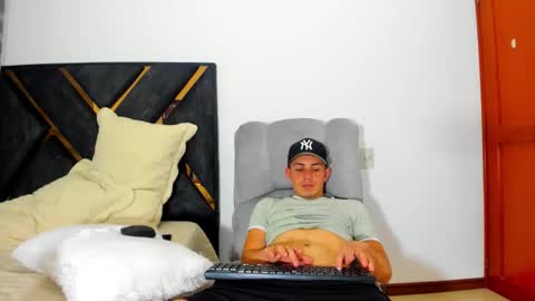 john_hot690 online show from 04/06/26, 04:46