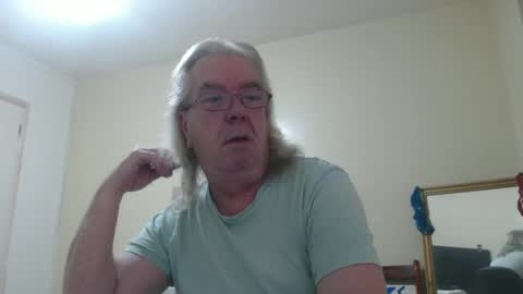 Snapshot of john_little_one chatting on 01/19/25, 11:00 JOHN online show from 01/19/25, 11:00