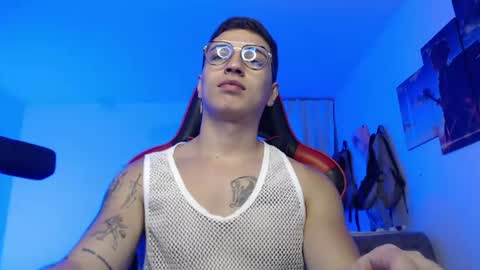 Snapshot of john_s117 chatting on 06/18/26, 02:43 JOHN online show from 06/18/26, 02:43