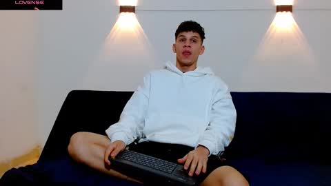 john_ssnow29 online show from 12/20/25, 10:55