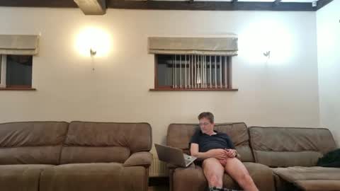Snapshot of johnathan_stuart33 chatting on 04/12/26, 10:04 johnathan_stuart33 online show from 04/12/26, 10:04