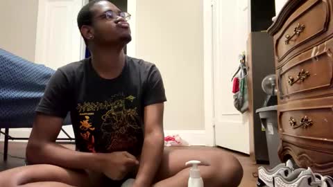 Snapshot of johnjohn6789840055 chatting on 11/15/25, 12:52 John online show from 11/15/25, 12:52