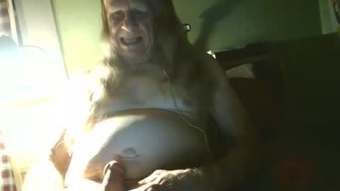 Snapshot of johnnieq1971 chatting on 05/04/26, 01:45 johnnieq1971 online show from 05/04/26, 01:45