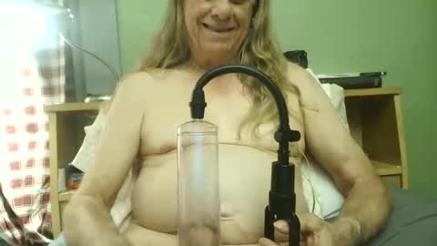 Snapshot of johnnieq1971 chatting on 05/24/26, 02:38 johnnieq1971 online show from 05/24/26, 02:38