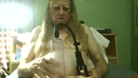 Snapshot of johnnieq1971 chatting on 05/25/26, 01:11 johnnieq1971 online show from 05/25/26, 01:11