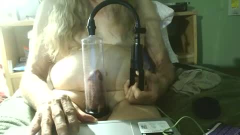 Snapshot of johnnieq1971 chatting on 05/28/26, 02:42 johnnieq1971 online show from 05/28/26, 02:42